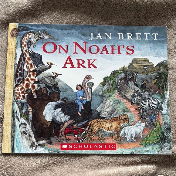 4/$20 Scholastic 'On Noah's Ark' by Jan Brett - Illustrated Animal Cover - Picture 1 of 5